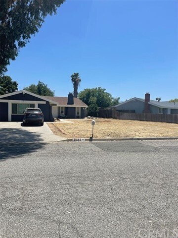 Foto del edificio - 4033 Woodland Dr