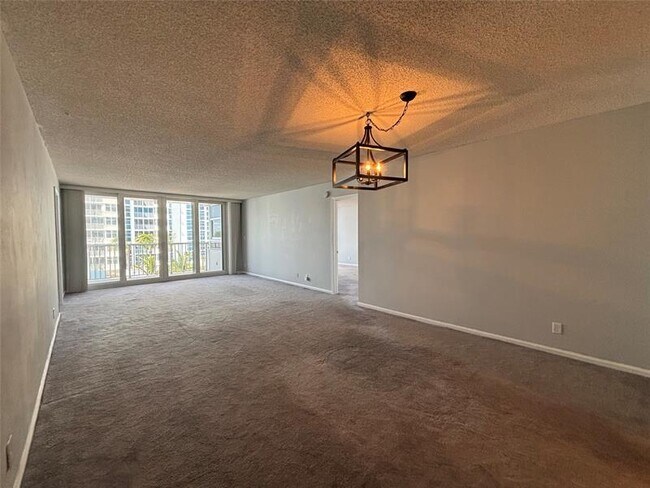 Foto del edificio - 1370 S Ocean Blvd