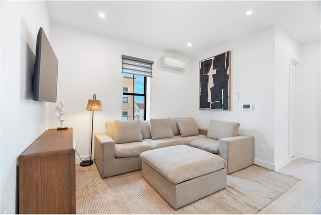 Building Photo - 81 Crescent Ave