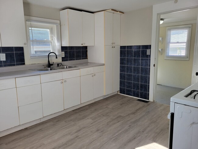 Building Photo - 479 N Eureka Ave