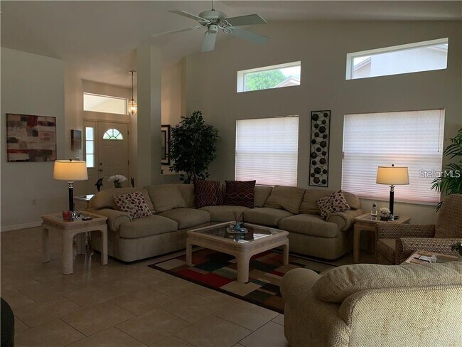 Foto del edificio - 4810 Raintree St Cir E