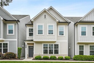 Building Photo - 791 Belrose Dr SE