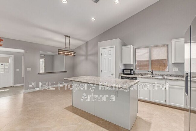 Building Photo - 2221 N Jackson Pl
