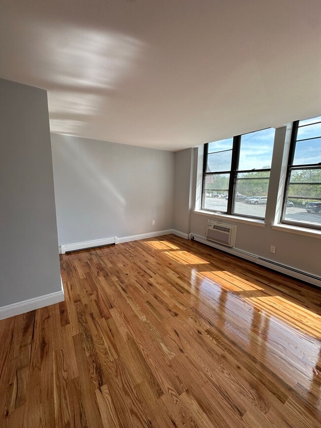 Foto del edificio - Main Street Commons - Beautifully Renovate...