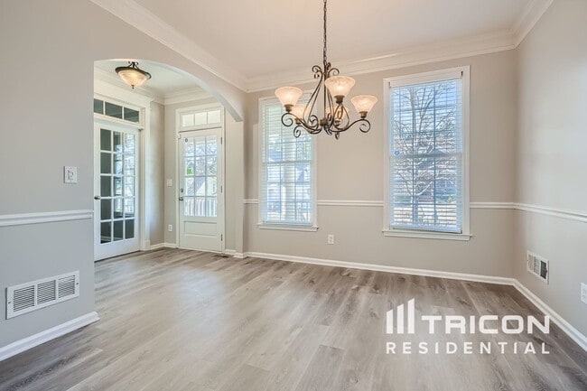 Building Photo - 6033 Queens River Dr