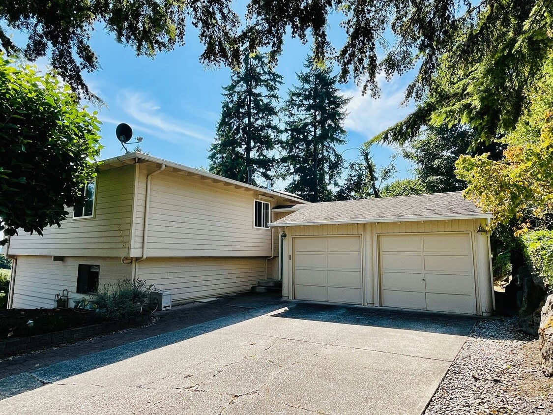 Primary Photo - Stunning Home for Rent in Kirkland – Spaci...