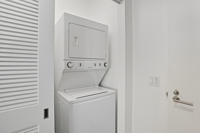 Photo - 610 W Randolph St Apartment