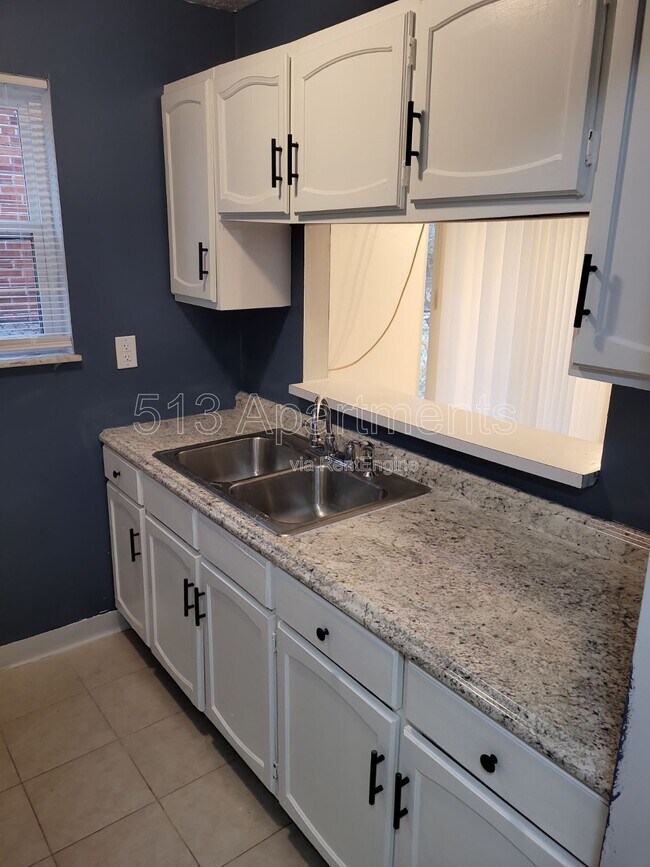 Foto del edificio - 6211 Graceland Ave