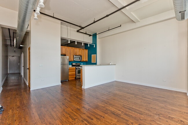 Building Photo - 1224 W Van Buren St