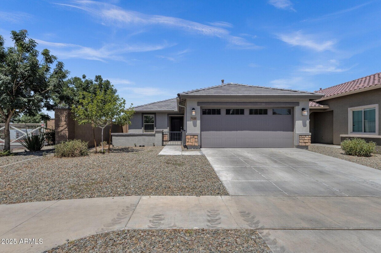 Primary Photo - 7430 S 22nd Ln