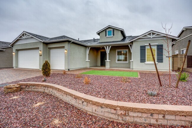 Building Photo - 3 Bedroom + Den, 2.5 Bath Home in Westwood!