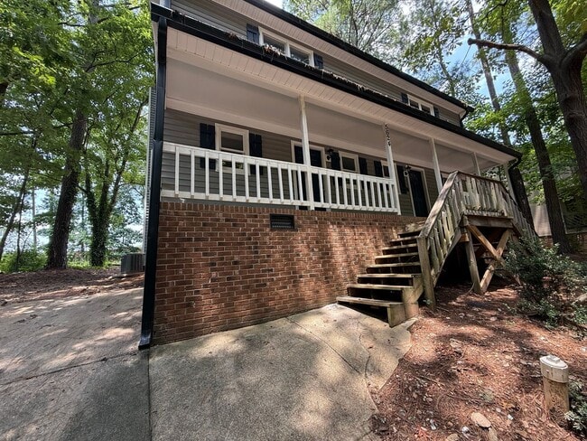Building Photo - Recently Remodeled 3BD, 2.5BA Raleigh Town...