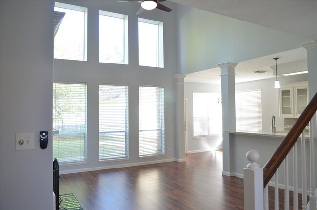 Building Photo - 11406 Lakewood Cove
