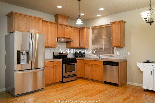 Foto del edificio - Charming Four Bedroom Home in Aloha on Quiet Cul-De-Sac!