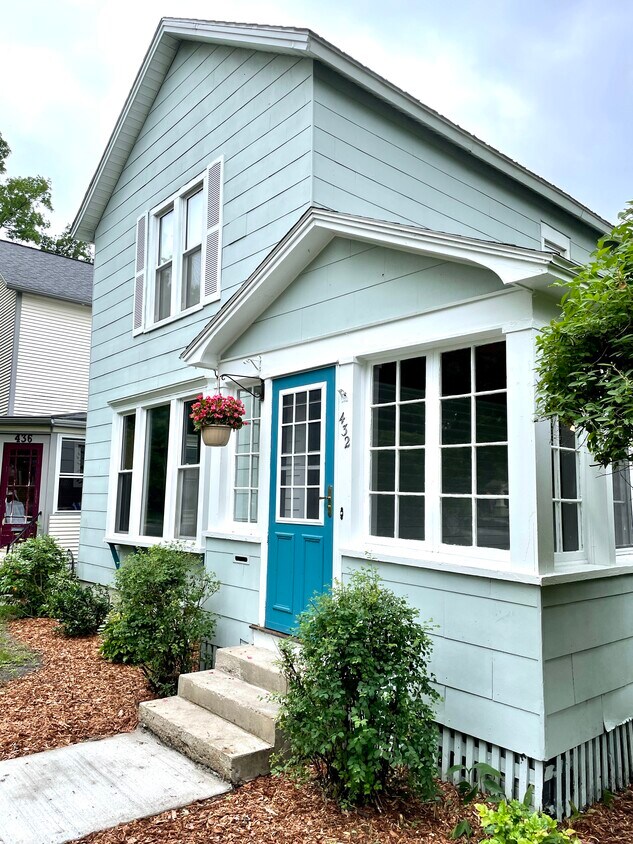 432 Webster St Unit B, Traverse City, MI 49686 Apartments in Traverse