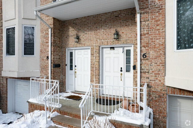 Entrance - 2-18 Kathleen Ct