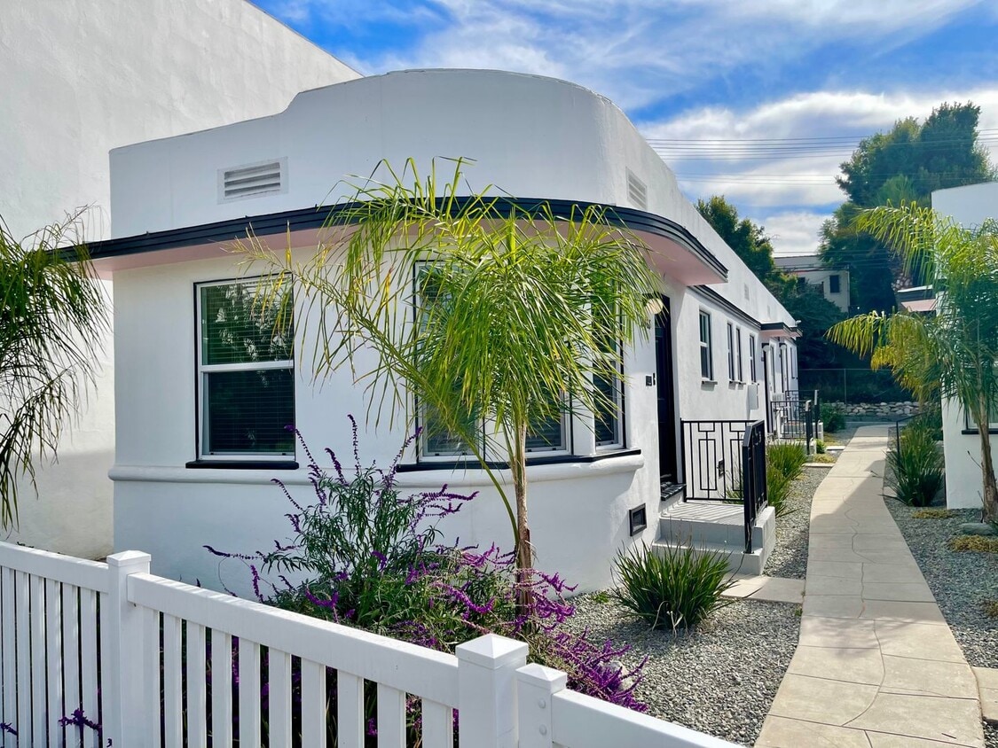 Primary Photo - 10384 Bellwood Ave