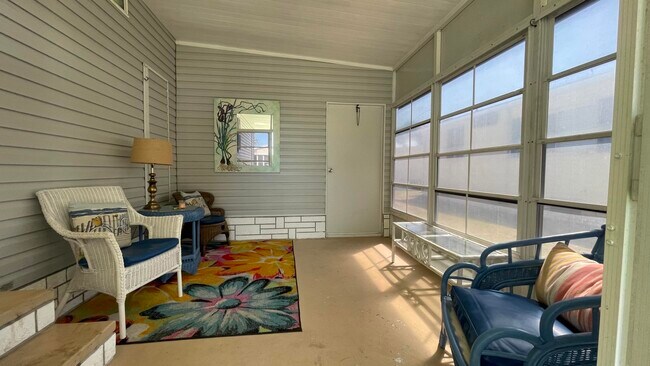 Building Photo - 1204 Calusa Dr