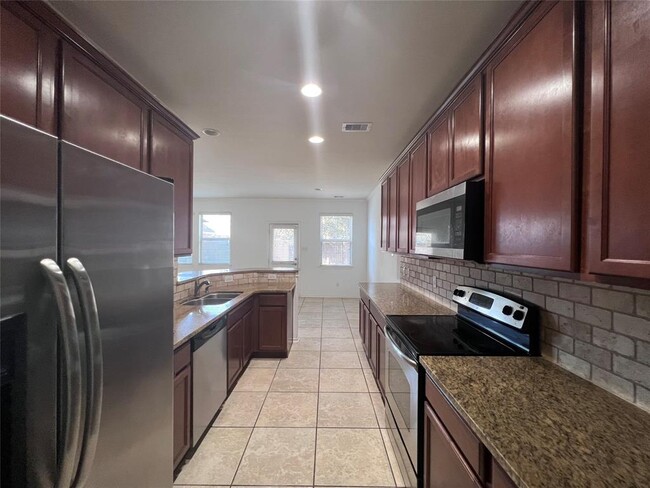Building Photo - 6435 Calgary Woods Ln
