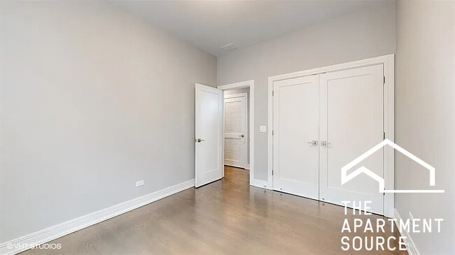 Building Photo - 3253 N Elston Ave