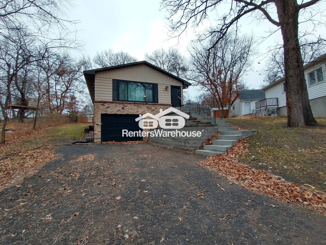 Primary Photo - 2351 Jonquil Ln N