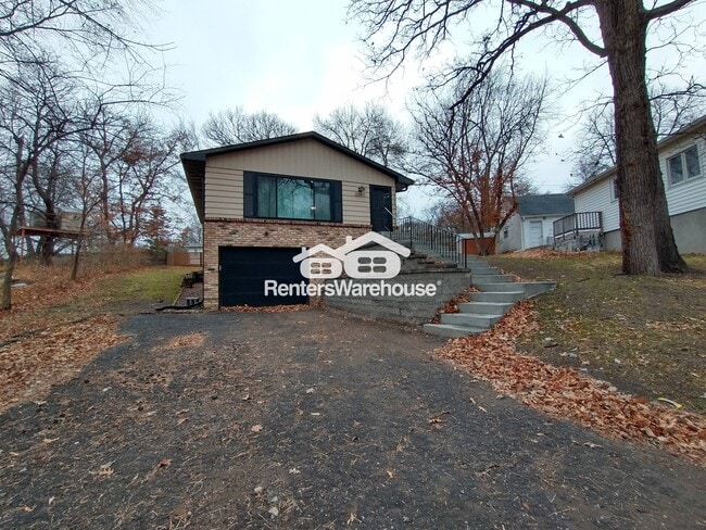 Building Photo - 2351 Jonquil Ln N