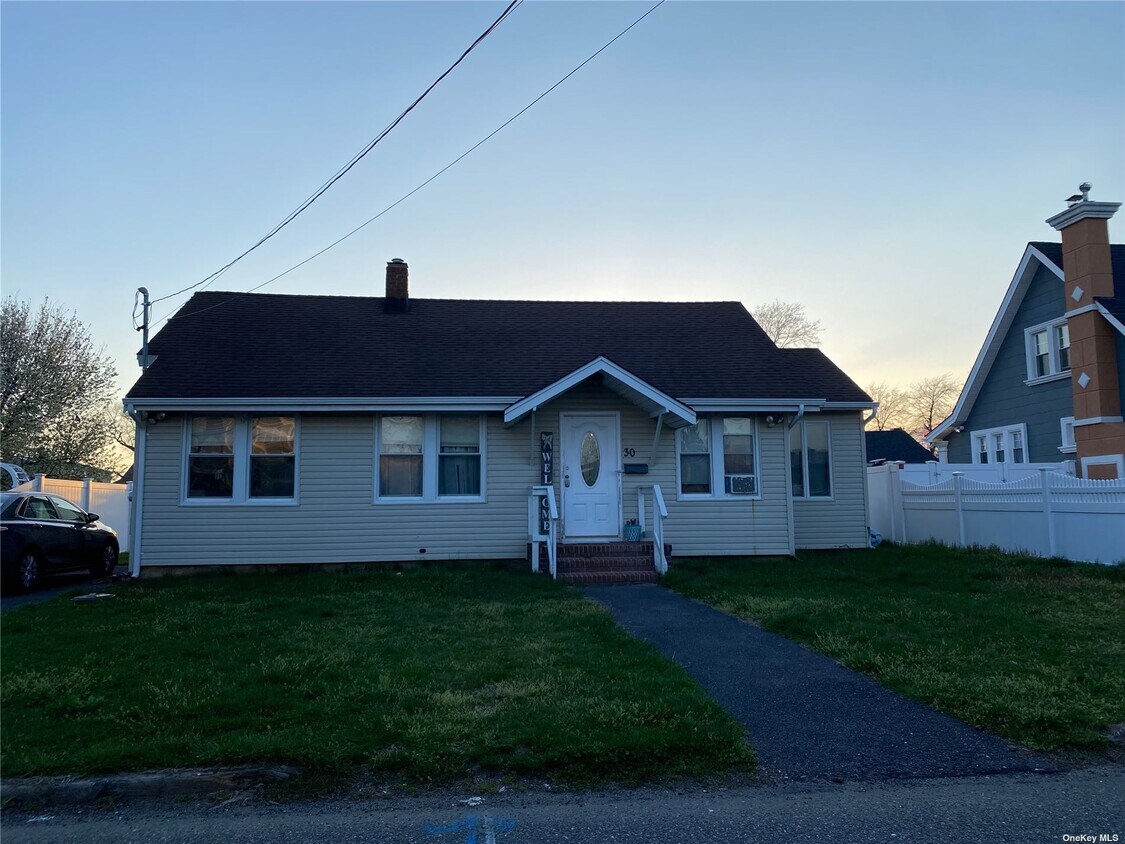 Foto principal - 30 Baylawn Ave