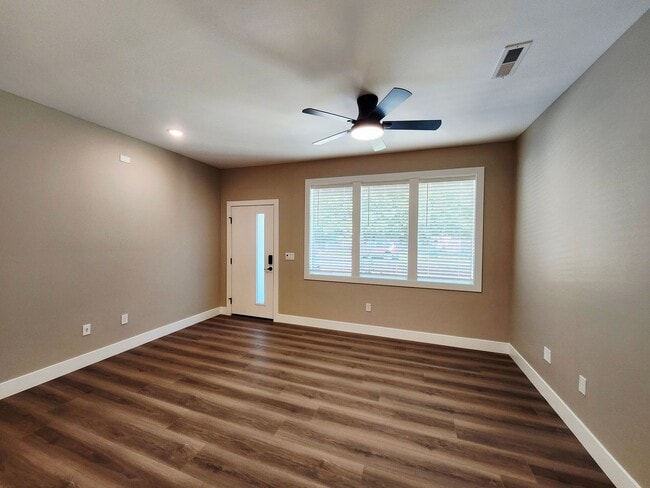 Building Photo - 2112 Lentz Rd