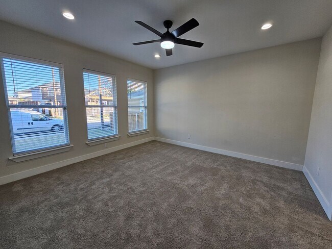 Foto del edificio - COMING SOON. Rare Gem in Trinity Groves with 2 Master Suites!