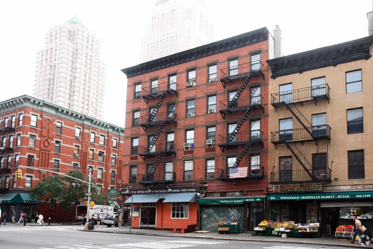 Building Photo - 700 9th Ave