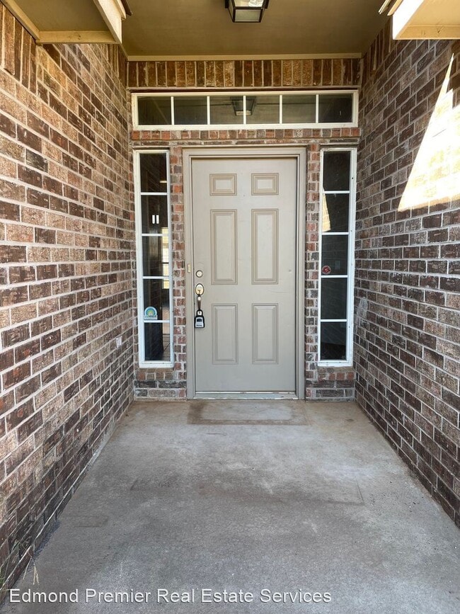 Building Photo - 4 br, 2 bath House - 701 N Ponderosa Way