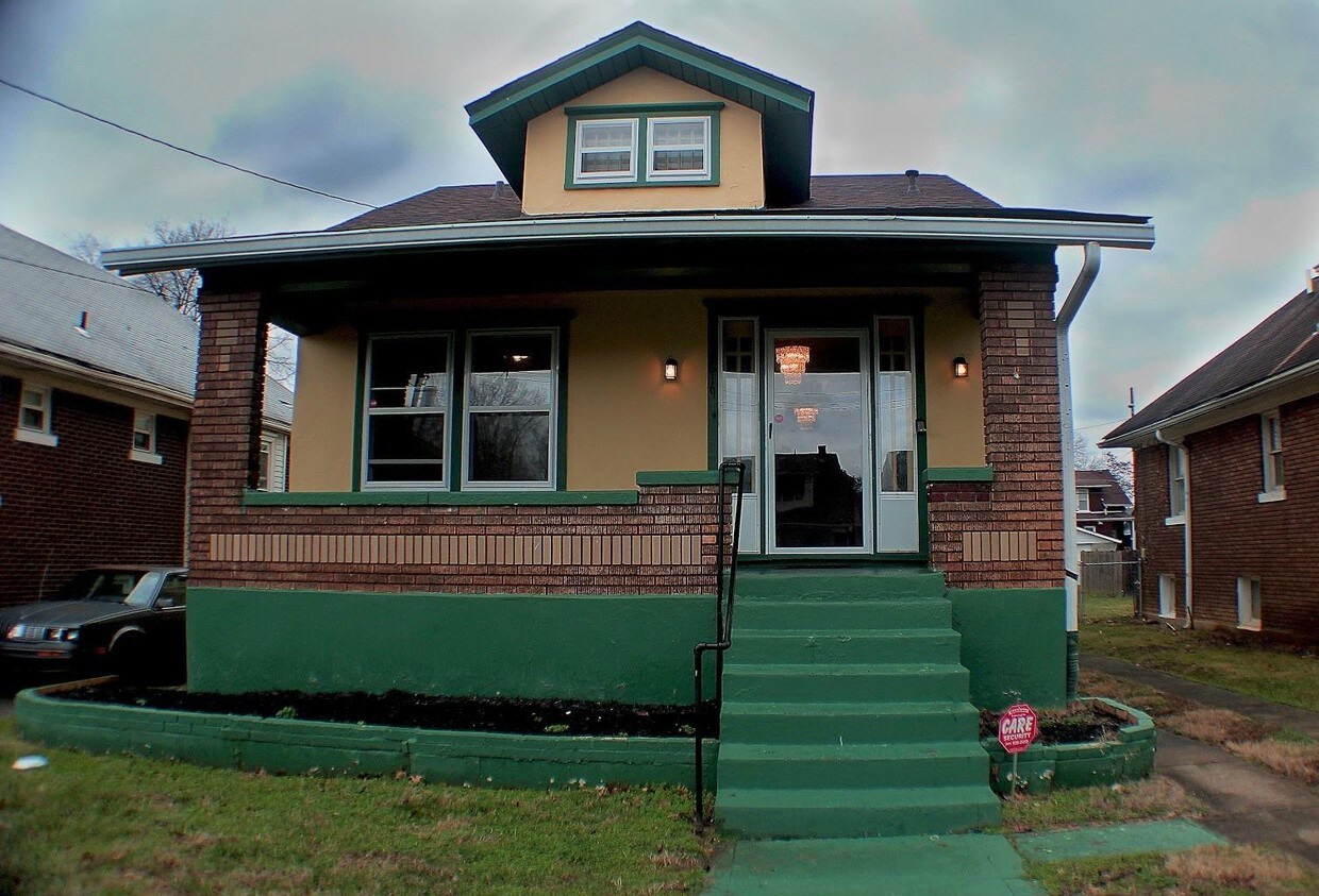 Primary Photo - 619 S 42nd St