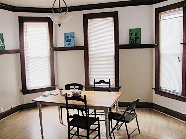 Foto del edificio - Newly remodeled 2BR Lower near Brewers Hill