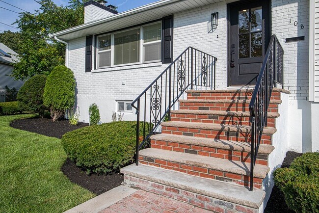 Foto del edificio - 108 Kingston Rd