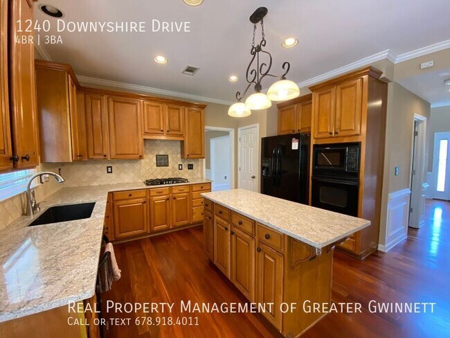 Foto del edificio - 1240 Downyshire Dr