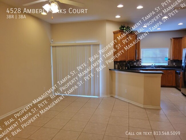 Foto del edificio - ***CARROLLWOOD TOWNHOUSE AVAILABLE APRIL 1***