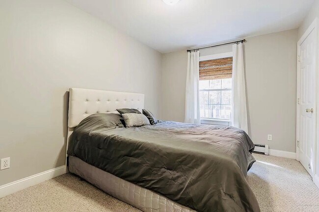 Foto del edificio - 14 Fieldcrest Dr