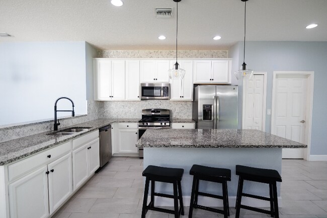 Building Photo - 6126 Voyagers Pl
