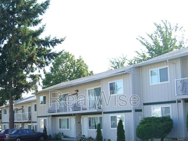 Building Photo - 10941 SE Bush St