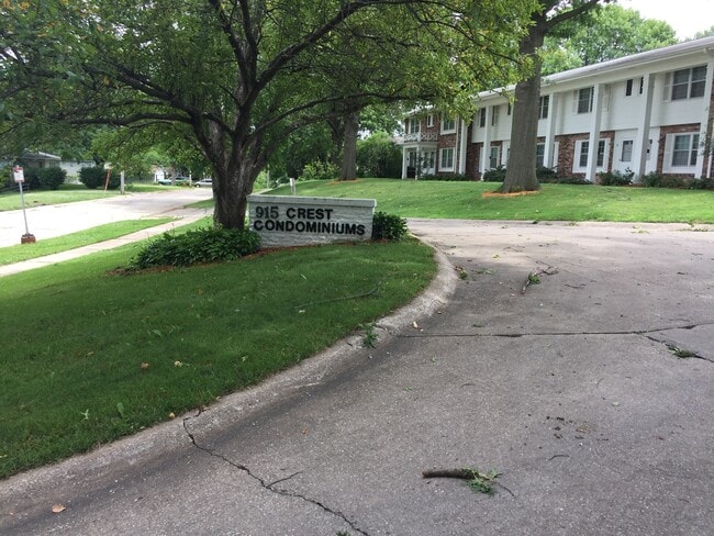 Building Photo - AVAILABLE NOW!!!!  Gorgeous 2 Bedroom, 1.2...