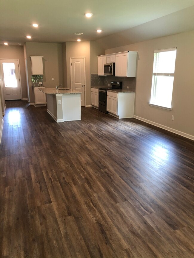 Foto del edificio - 8380 Fairlane Dr