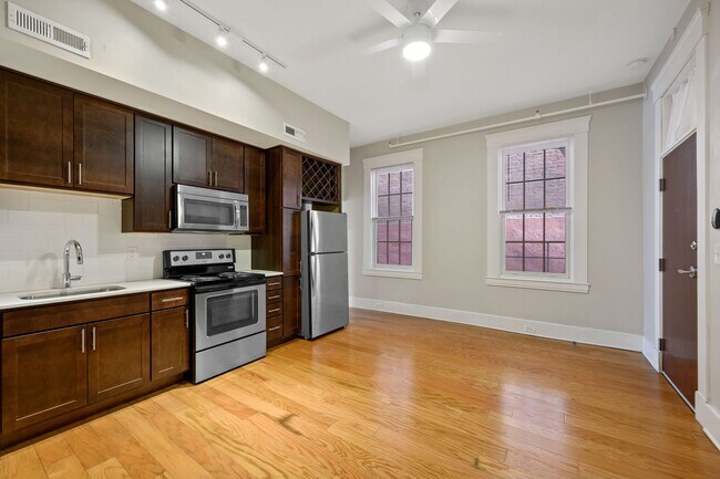 Building Photo - 516 E. 13th Street