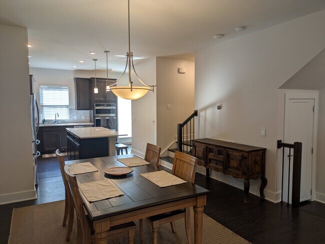 Comedor - 15037 New Amsterdam Ln