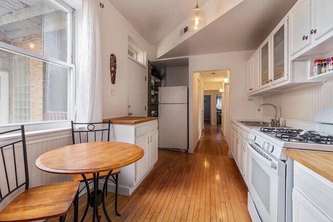 Foto del edificio - 4600 N Saint Louis Ave