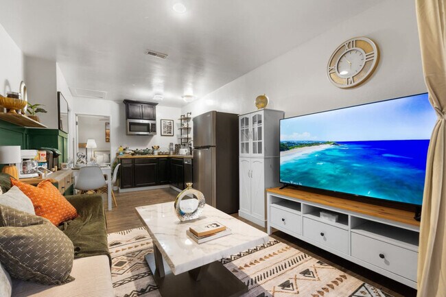 Foto del edificio - 5551 Churchward St