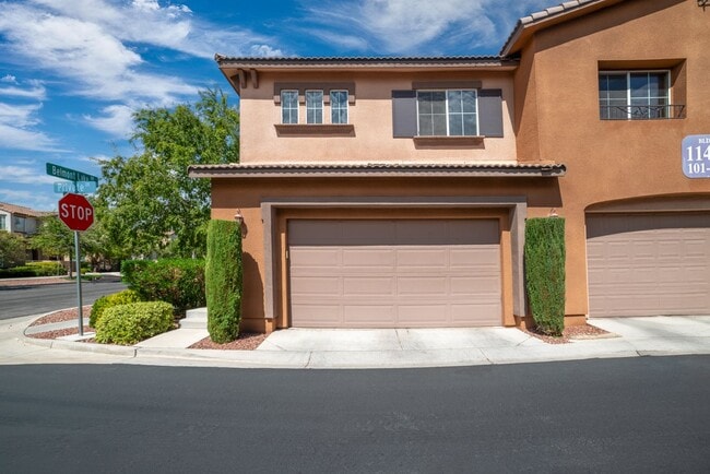 Foto del edificio - Beautiful Townhome in Summerlin