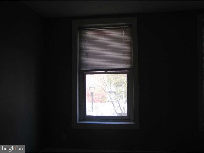 Building Photo - 262 S 11th St