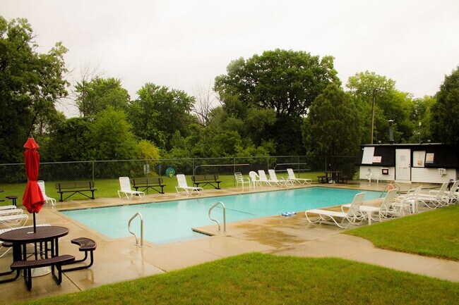 Foto del edificio - One bedroom/one bath apartment in Brown Deer