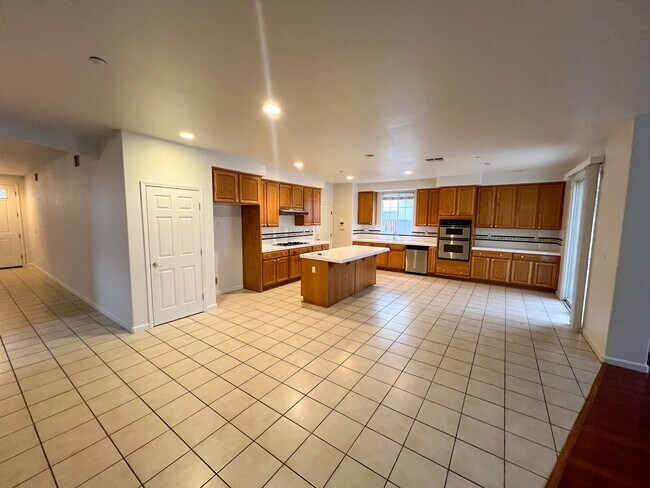 Foto del edificio - Perfect Shape Executive Home in Newark nex...