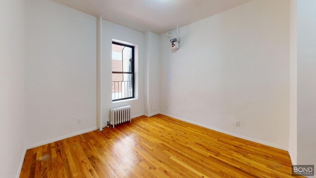Building Photo - 415 E 73rd St